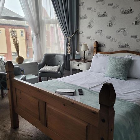J'S Mayfair Guest House Блекпул Екстериор снимка