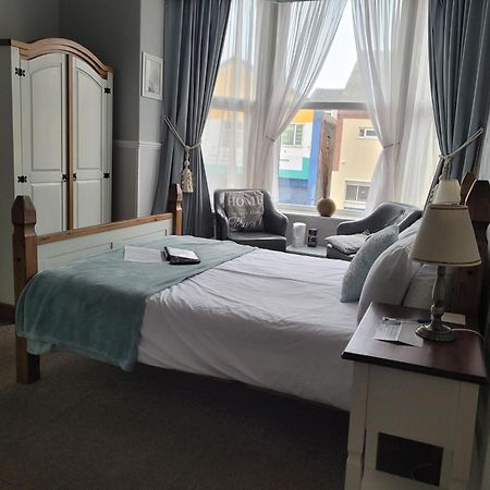 J'S Mayfair Guest House Блекпул Екстериор снимка
