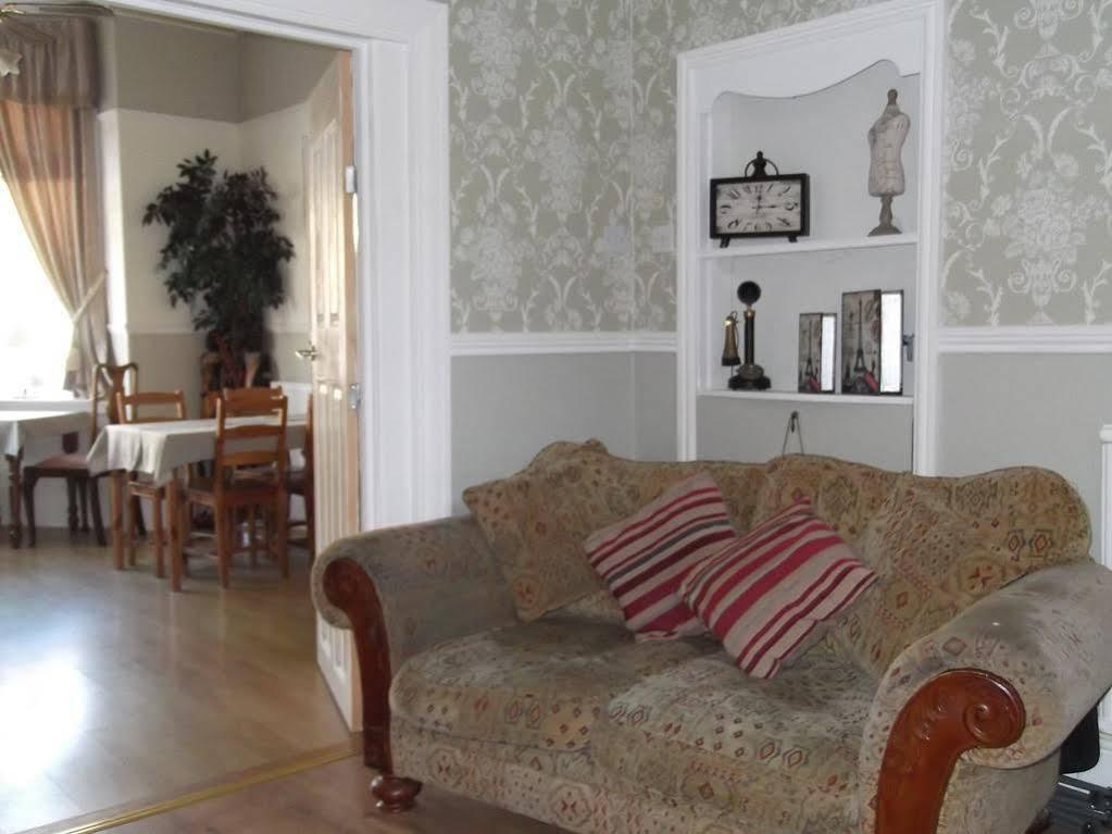 J'S Mayfair Guest House Блекпул Екстериор снимка