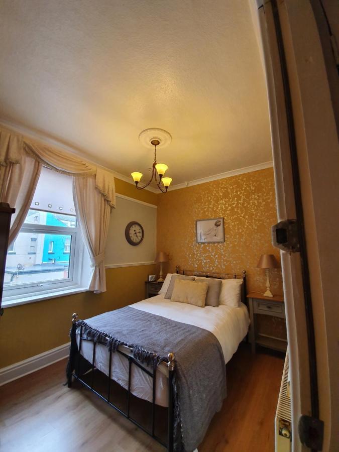 J'S Mayfair Guest House Блекпул Екстериор снимка