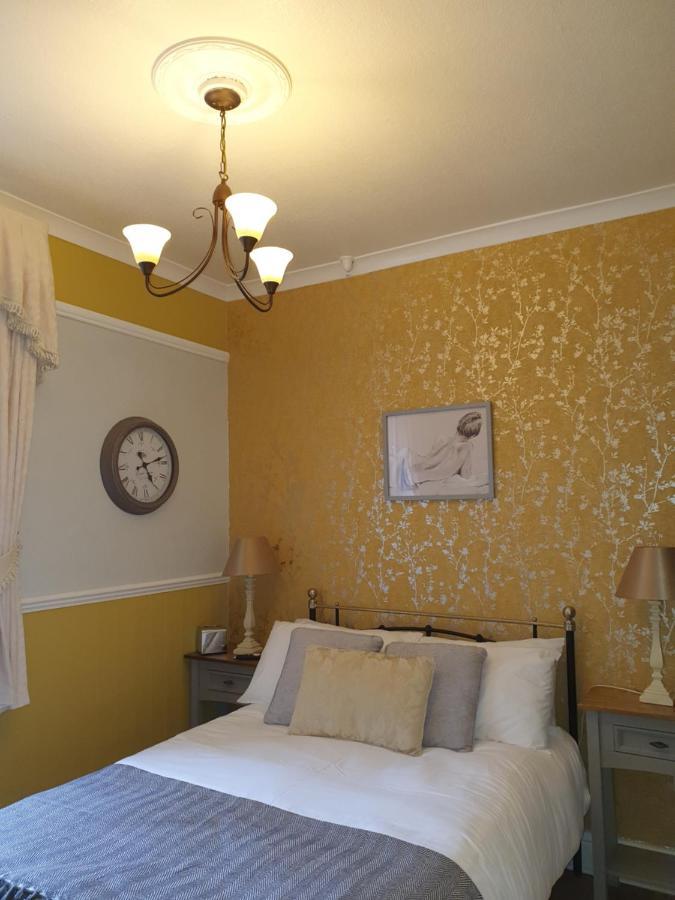 J'S Mayfair Guest House Блекпул Екстериор снимка