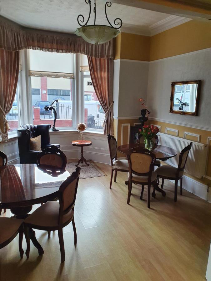 J'S Mayfair Guest House Блекпул Екстериор снимка