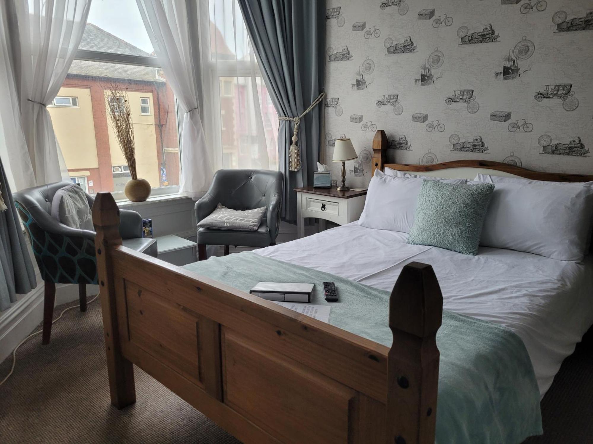 J'S Mayfair Guest House Блекпул Екстериор снимка