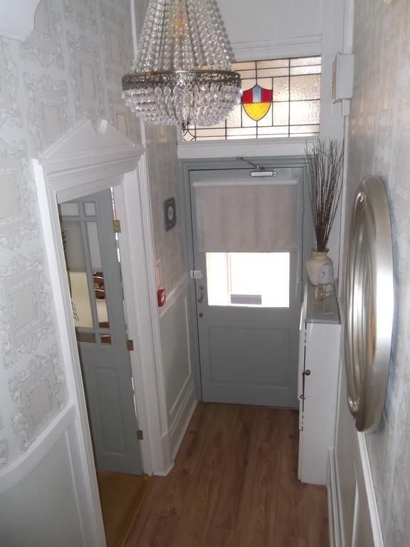 J'S Mayfair Guest House Блекпул Екстериор снимка